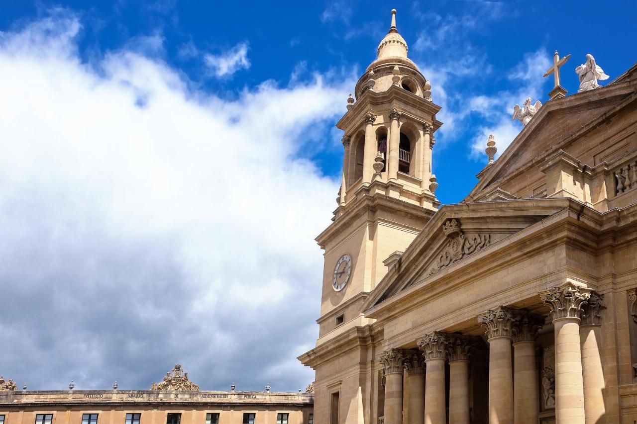 Top Apartment Frente A La Catedral Pamplona Dış mekan fotoğraf