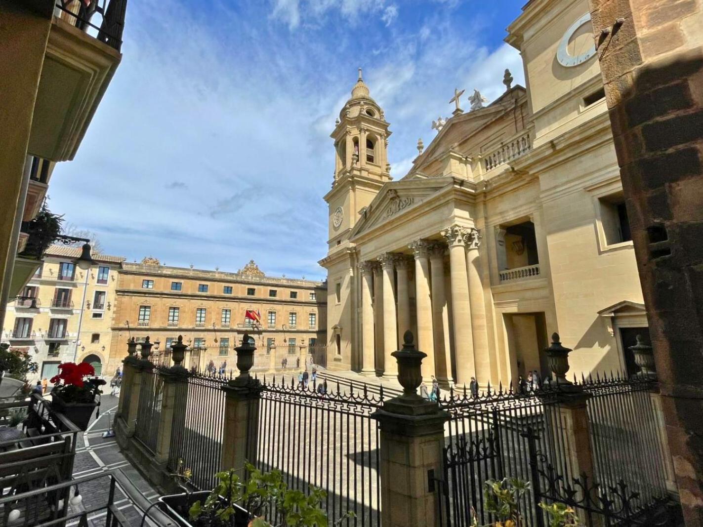 Top Apartment Frente A La Catedral Pamplona Dış mekan fotoğraf